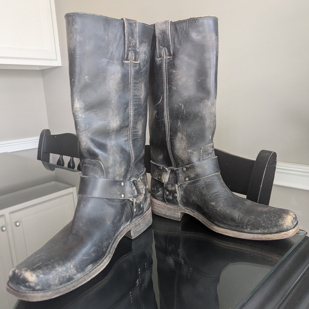 Frye Harness boot in distressed black